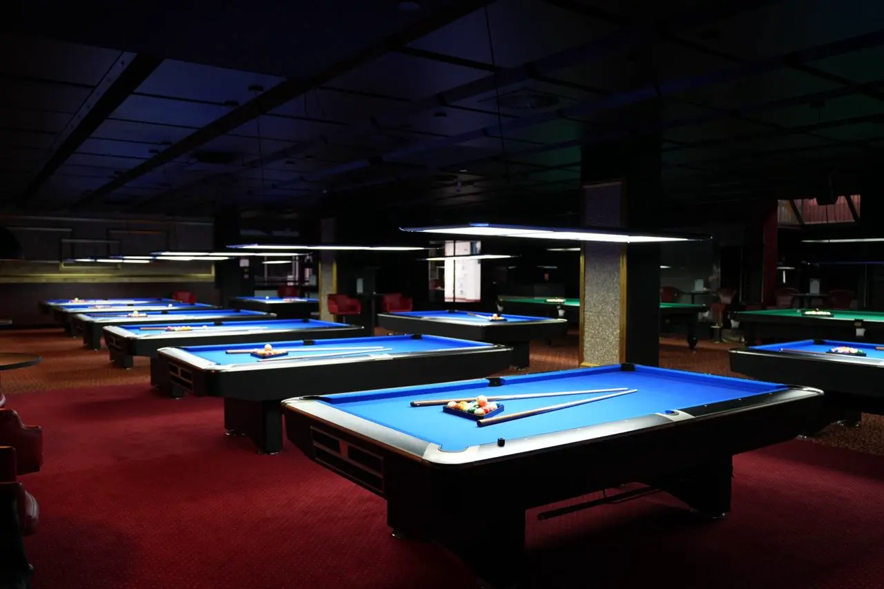 LUCKY BALL Billiard Club, Praha 5}